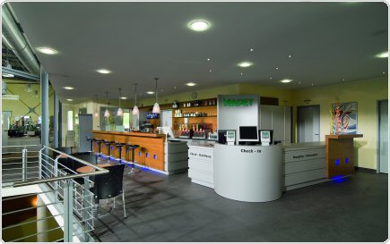 szafki basenowe HPL, szafki do przebieralni HPL, HPL, baseny, przebieralnie,  hale sportowe